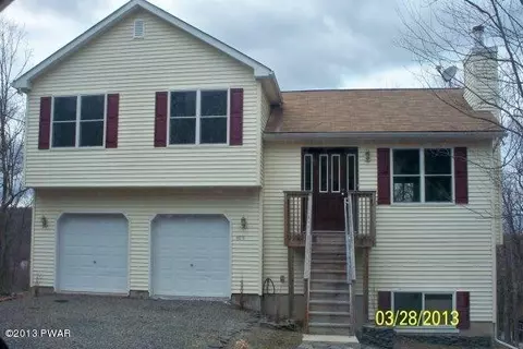 127 Dover Dr, Bushkill, PA 18324 photo 1