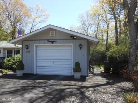 108 E Maheli Dr, Dingmans Ferry, PA 18328 photo 6