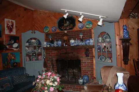 104 Juniper St, Dingmans Ferry, PA 18328 photo 9