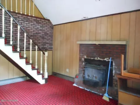 102 Primrose Ln, Dingmans Ferry, PA 18328 photo 4