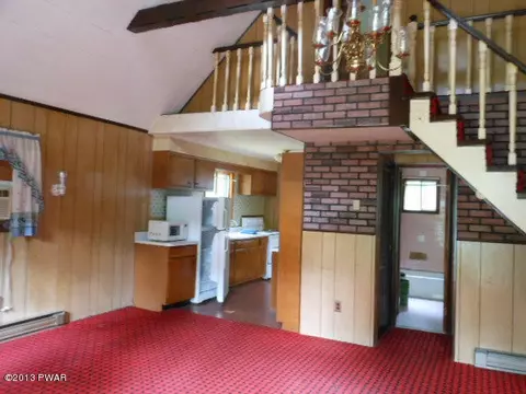 102 Primrose Ln, Dingmans Ferry, PA 18328 photo 3