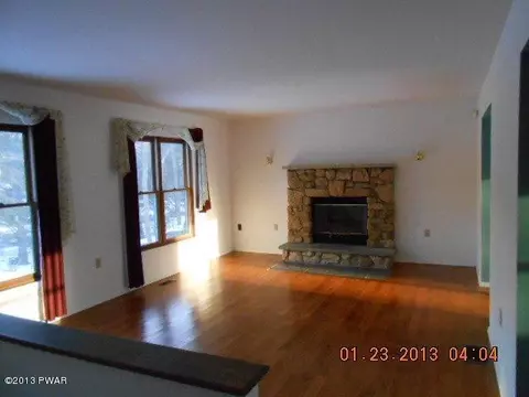 216 Lake Dr, Dingmans Ferry, PA 18328 photo 7