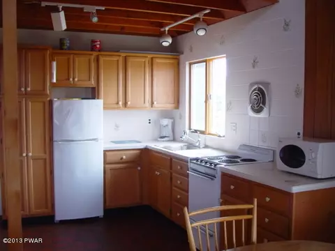 1663 Upper Woods Rd, Pleasant Mount, PA 18453 photo 2