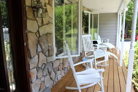 111 Apache Trl, Dingmans Ferry, PA 18328 photo 30
