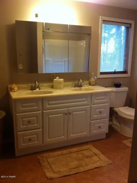 111 Apache Trl, Dingmans Ferry, PA 18328 photo 15