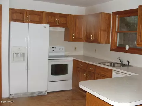 1109 Mink Ct, Bushkill, PA 18324 photo 3