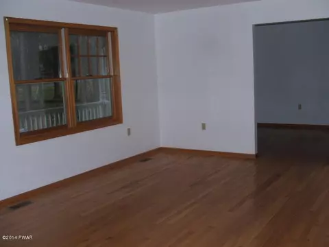 1109 Mink Ct, Bushkill, PA 18324 photo 4