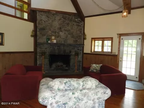 2105 Steele Rd, Bushkill, PA 18324 photo 3