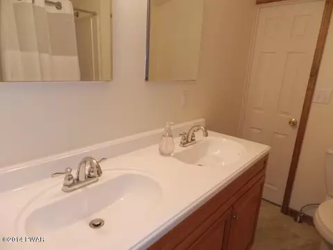 2105 Steele Rd, Bushkill, PA 18324 photo 32