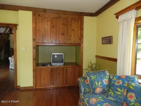 2105 Steele Rd, Bushkill, PA 18324 photo 9
