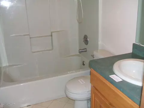 1136 Maple Lk, Bushkill, PA 18324 photo 8