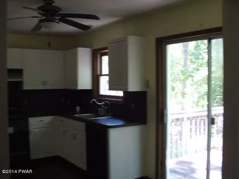 1136 Maple Lk, Bushkill, PA 18324 photo 4