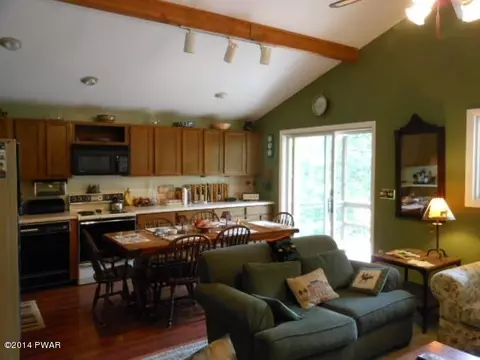 2370 Eagle Path, Bushkill, PA 18324 photo 9