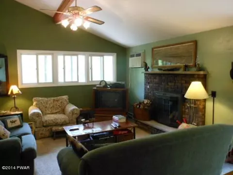 2370 Eagle Path, Bushkill, PA 18324 photo 10