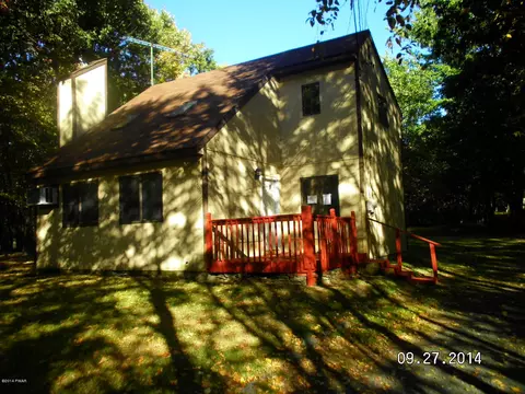 166 Ledgeway Dr, Dingmans Ferry, PA 18328 photo 3