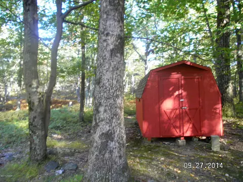 166 Ledgeway Dr, Dingmans Ferry, PA 18328 photo 9