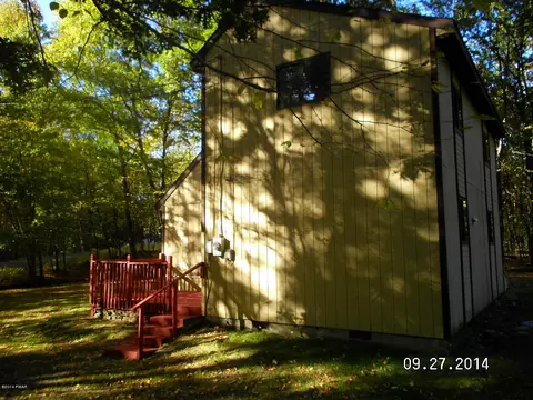 166 Ledgeway Dr, Dingmans Ferry, PA 18328 photo 7