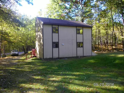 166 Ledgeway Dr, Dingmans Ferry, PA 18328 photo 5