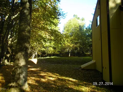 166 Ledgeway Dr, Dingmans Ferry, PA 18328 photo 4