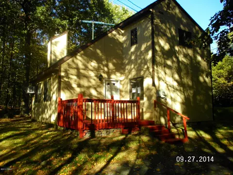 166 Ledgeway Dr, Dingmans Ferry, PA 18328 photo 6