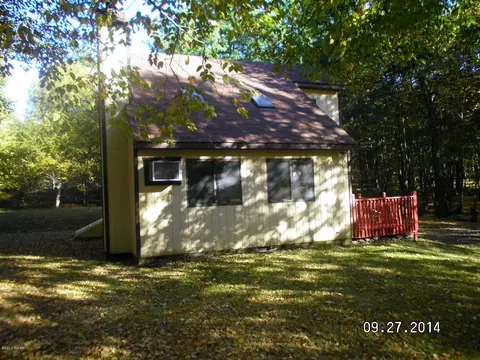166 Ledgeway Dr, Dingmans Ferry, PA 18328 photo 2