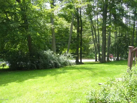 385 Lake Como Rd, Lake Como, PA 18437 photo 7