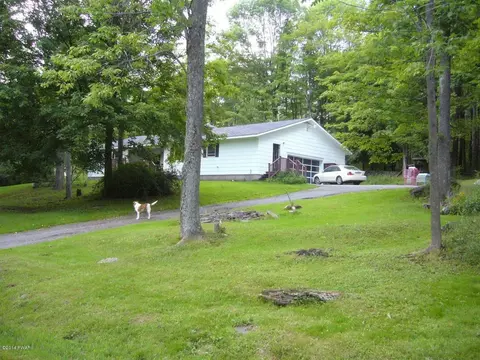 385 Lake Como Rd, Lake Como, PA 18437 photo 1