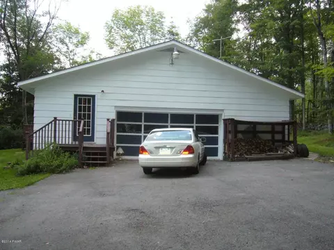 385 Lake Como Rd, Lake Como, PA 18437 photo 2