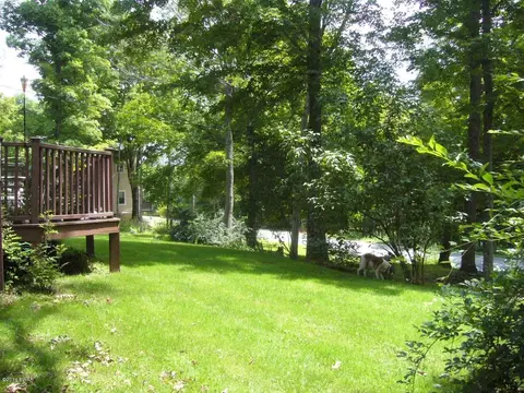 385 Lake Como Rd, Lake Como, PA 18437 photo 4