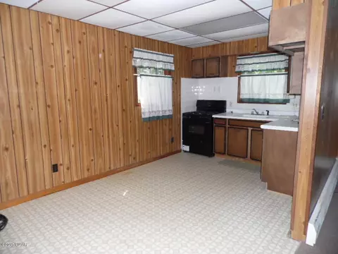 228 Doolan Rd, Dingmans Ferry, PA 18328 photo 8