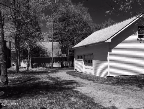 220 Dorys Rd, Dingmans Ferry, PA 18328 photo 3