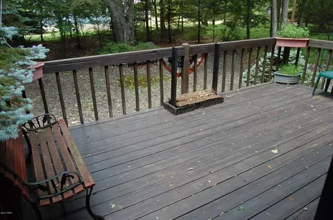 237 Fox Rd, Dingmans Ferry, PA 18328 photo 13