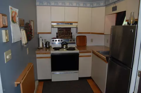 237 Fox Rd, Dingmans Ferry, PA 18328 photo 6