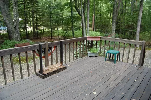 237 Fox Rd, Dingmans Ferry, PA 18328 photo 12