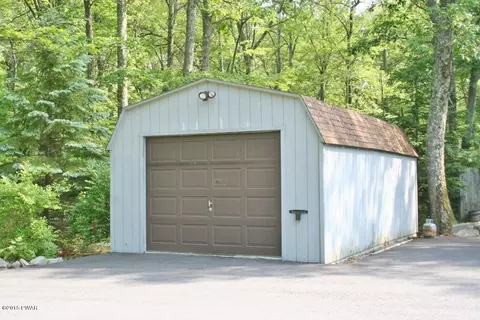 168 E Beaver Dam Rd, Tafton, PA 18464 photo 3