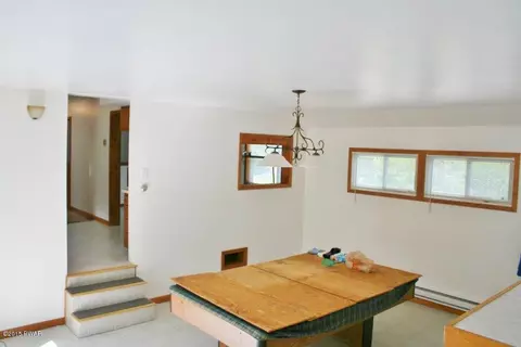 168 E Beaver Dam Rd, Tafton, PA 18464 photo 9