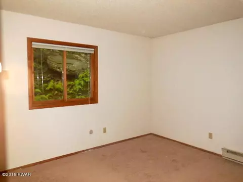 346 Saunders Dr, Bushkill, PA 18324 photo 9