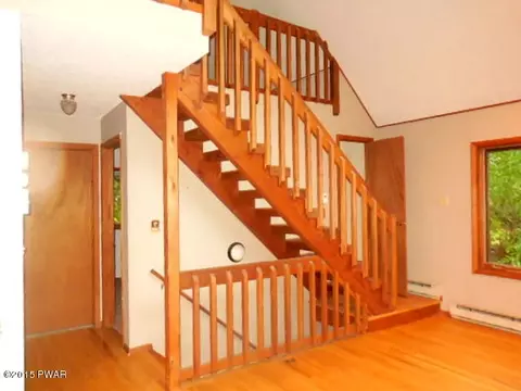 346 Saunders Dr, Bushkill, PA 18324 photo 5