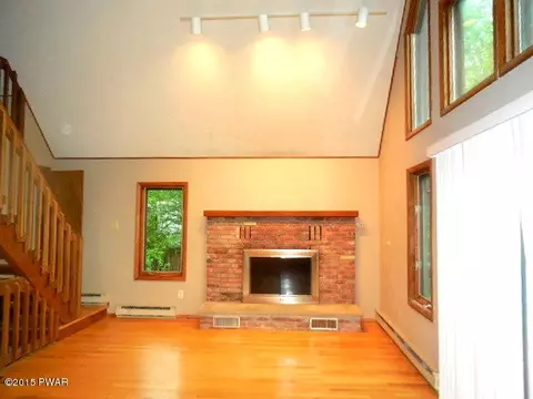 346 Saunders Dr, Bushkill, PA 18324 photo 3