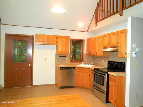 346 Saunders Dr, Bushkill, PA 18324 photo 4