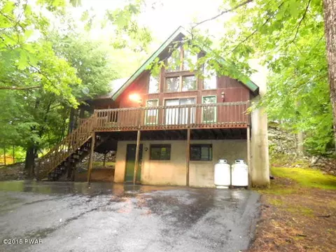 346 Saunders Dr, Bushkill, PA 18324 photo 1