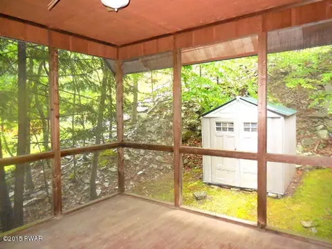 346 Saunders Dr, Bushkill, PA 18324 photo 2