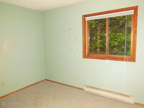 346 Saunders Dr, Bushkill, PA 18324 photo 11