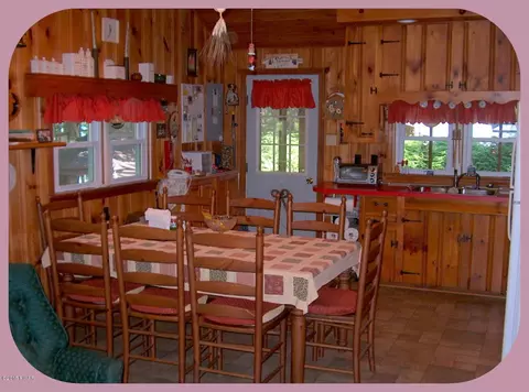 136 Black Bear Run, Paupack, PA 18451 photo 8