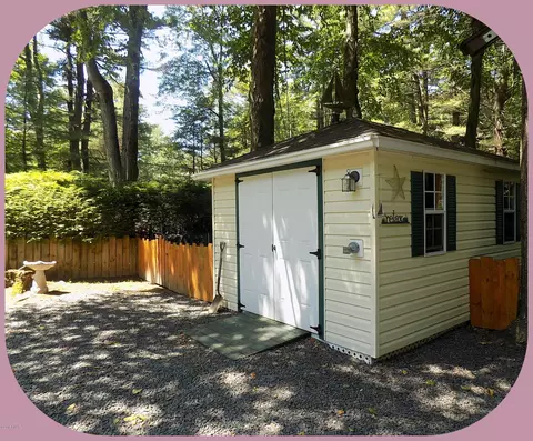136 Black Bear Run, Paupack, PA 18451 photo 31