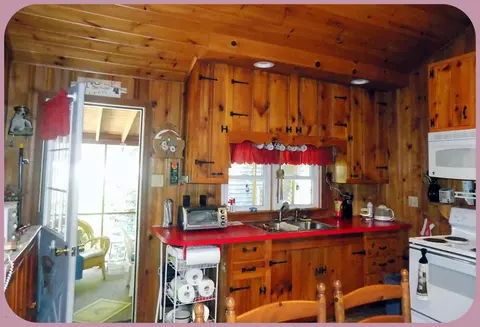 136 Black Bear Run, Paupack, PA 18451 photo 4