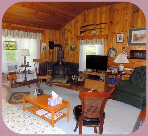 136 Black Bear Run, Paupack, PA 18451 photo 9