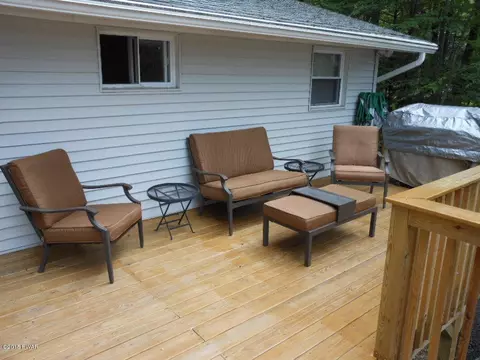 155 E Lakeview Dr, Dingmans Ferry, PA 18328 photo 3