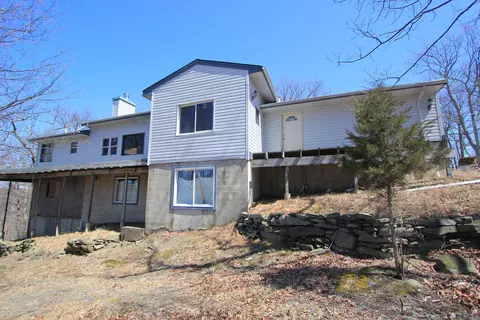 151 Mocking Bird Ct, Bushkill, PA 18324 photo 2