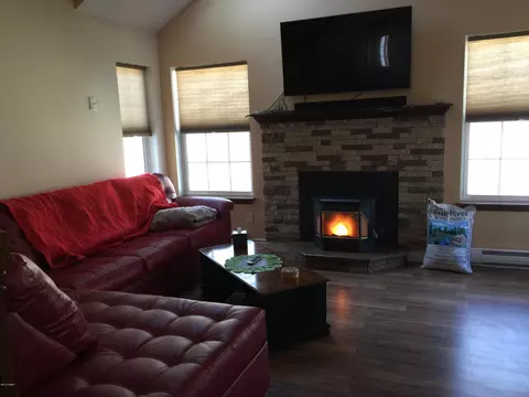 108 Sparrow Loop, Bushkill, PA 18324 photo 8